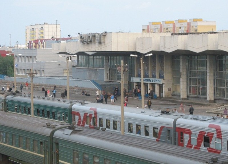 Жд города сургута. Ж/Д вокзал Сургут. Железнодорожный вокзал Сургут. ЖД станция Сургут. Вокзал Сургут 2023г.